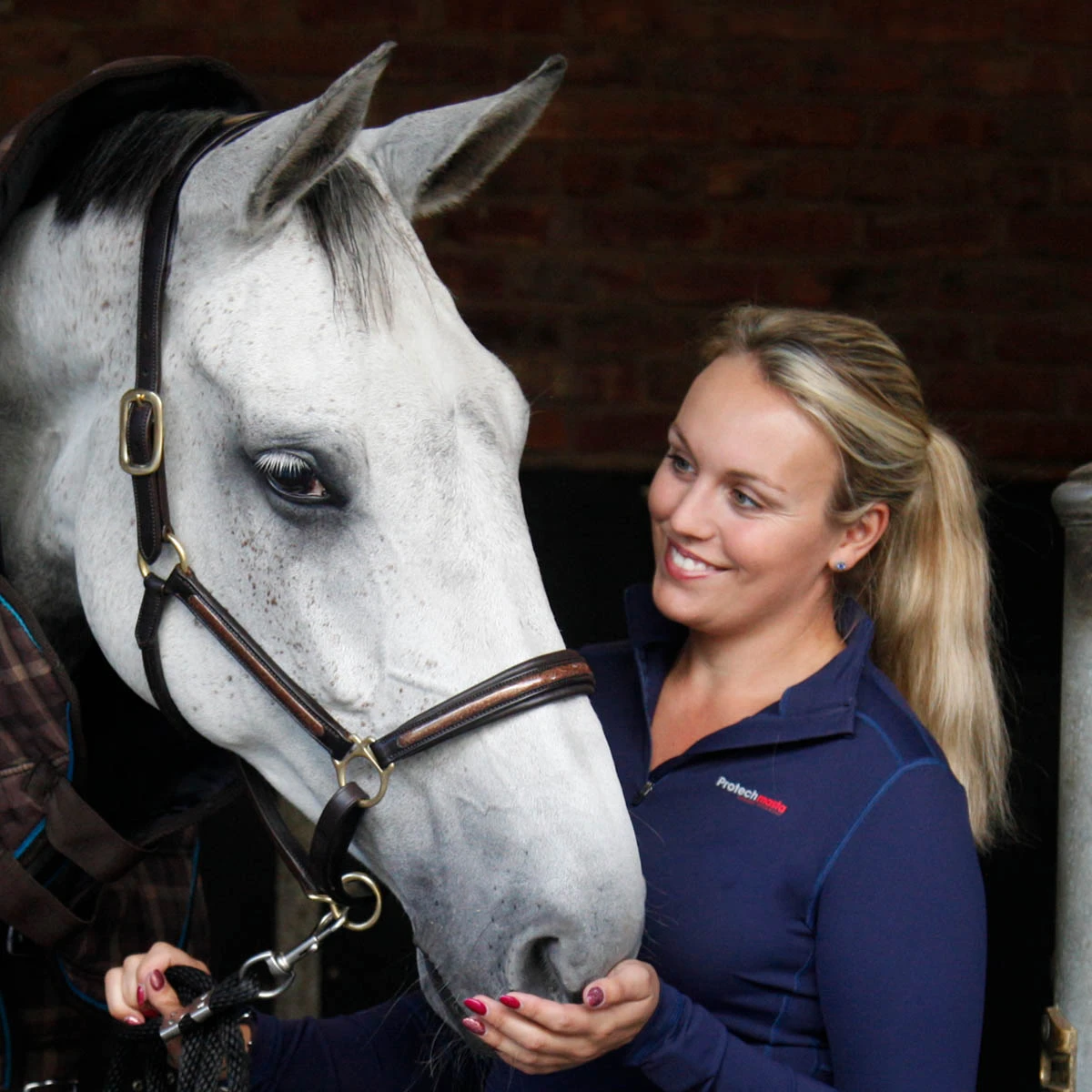 Cottage Craft Ergonomic Leather Headcollar Brown 2 Cottage Craft Ergonomic Leather Headcollar Brown - Image 2