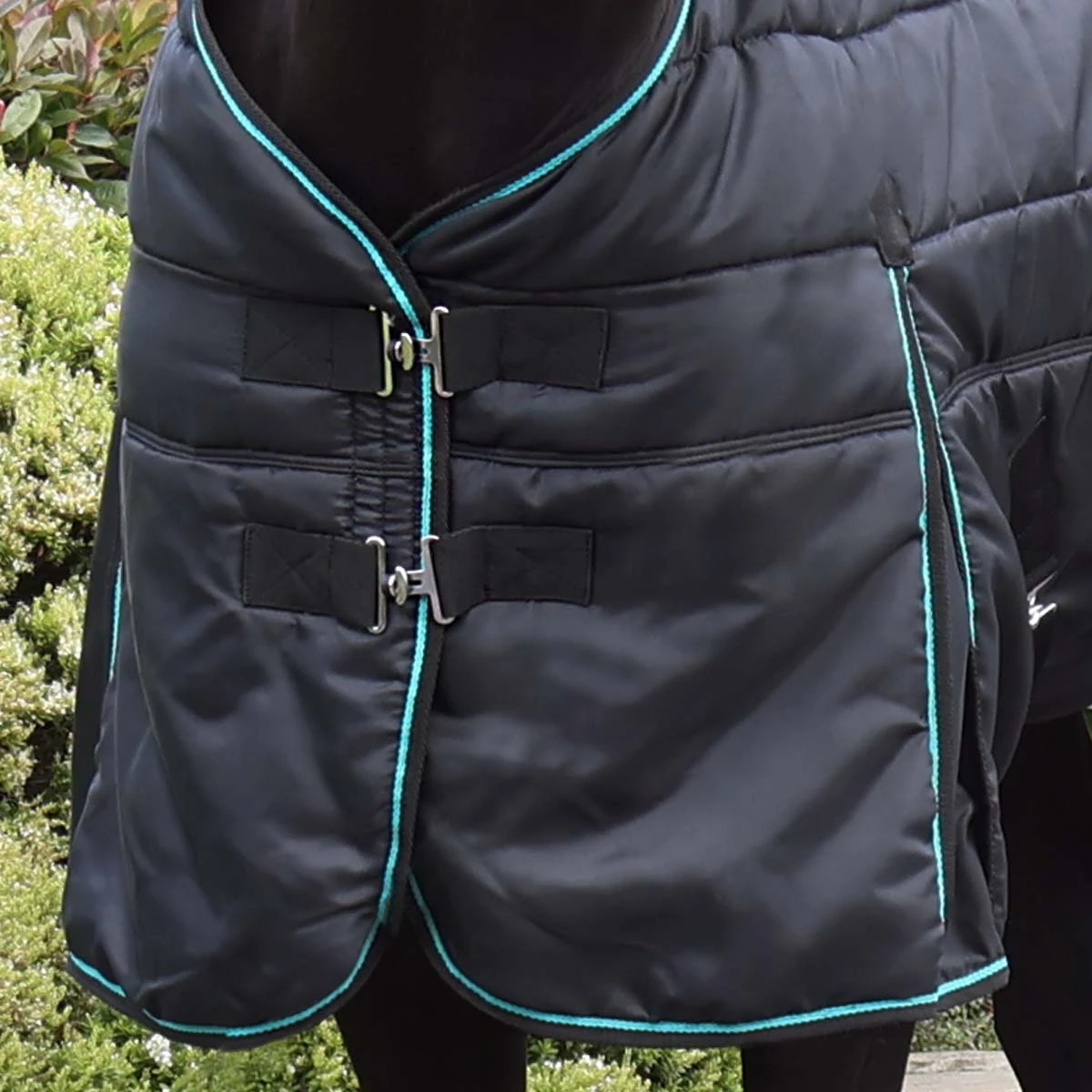 Ventomasta 200g Mediumweight Standard Neck Stable Rug Black 3 Ventomasta 200g Mediumweight Standard Neck Stable Rug Black - Image 3