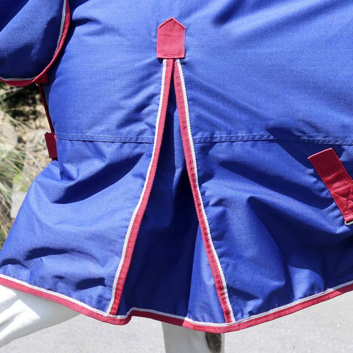 Ventomasta 200g Mediumweight Combo Neck Turnout Rug Navy Blue 3 Ventomasta 200g Mediumweight Combo Neck Turnout Rug Navy Blue - Image 3