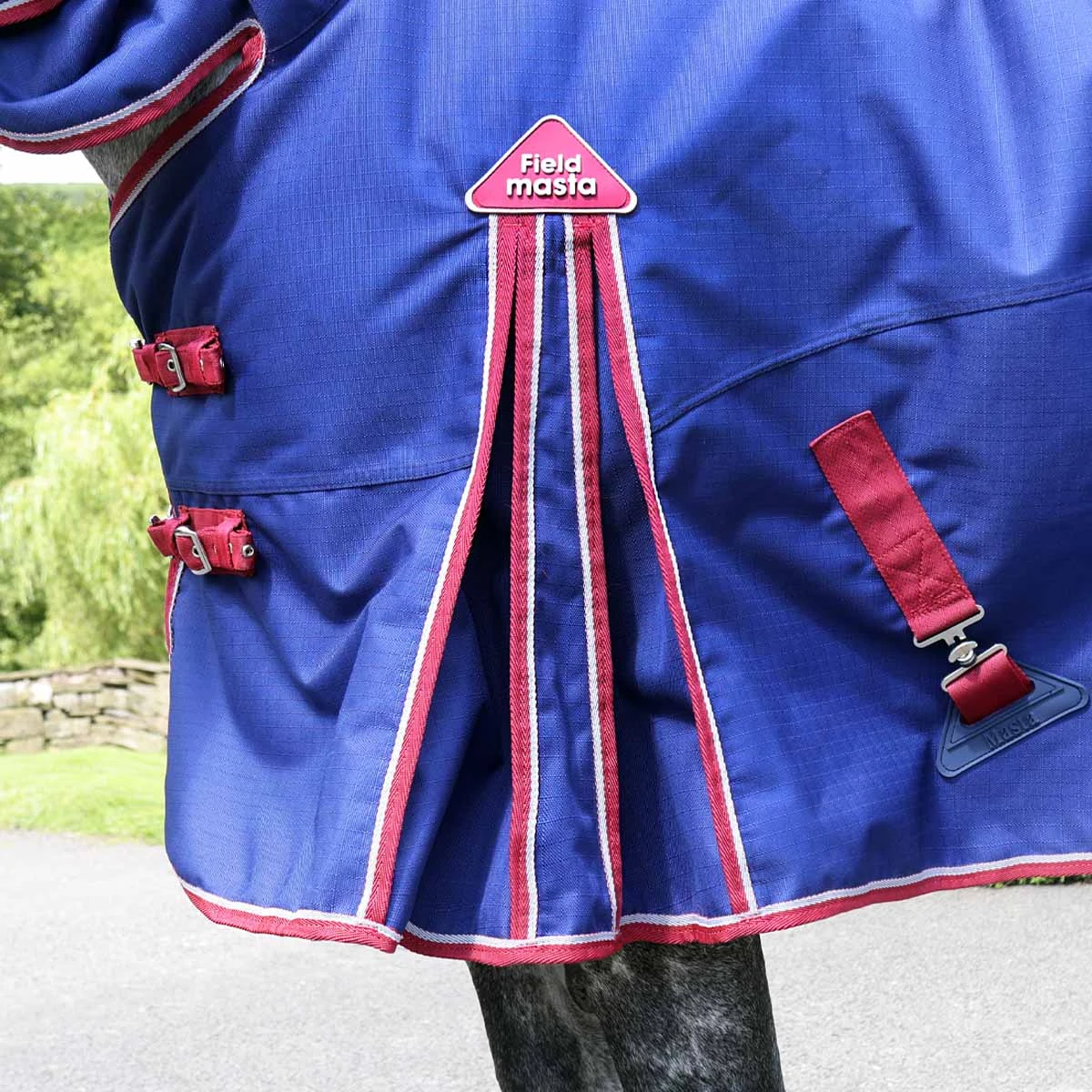 Fieldmasta 100g Combo Neck Turnout Rug Navy Blue 4 Fieldmasta 100g Combo Neck Turnout Rug Navy Blue - Image 4