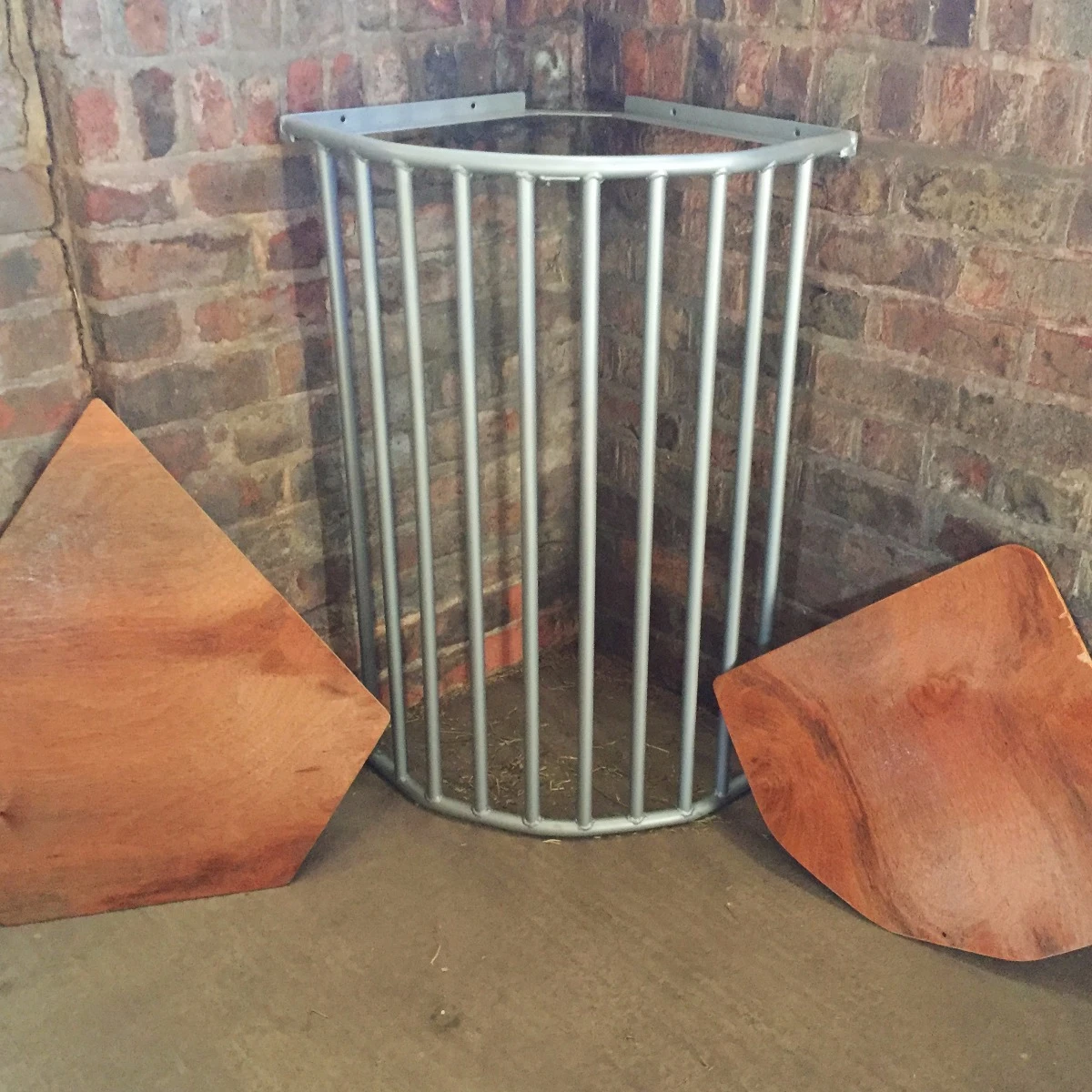 Wisley Feeder - Steel Horse Hay Corner Feeder 3 Wisley Feeder - Steel Horse Hay Corner Feeder - Image 3